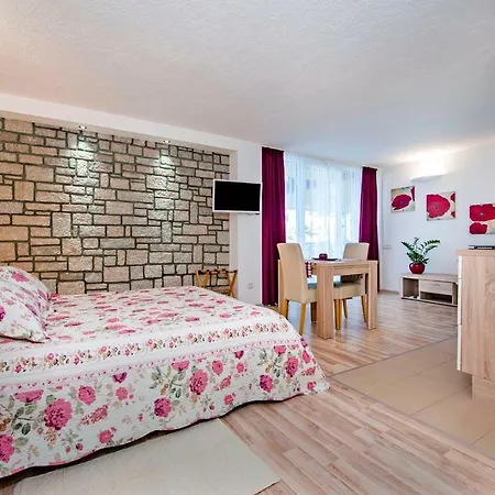 Apartment Figarola