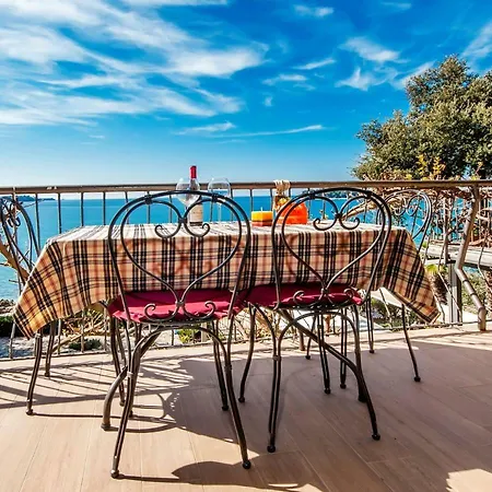Apartment Figarola *